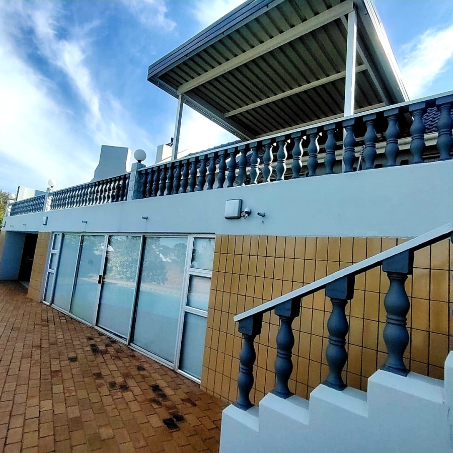 5 Bedroom Property for Sale in Beacon Bay Eastern Cape